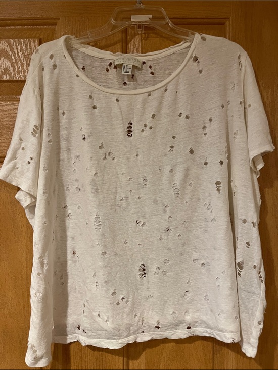 Forever 21 Tops - Forever 21 White Distressed Short Sleeve Tee Top Size 2x. Boxy fit